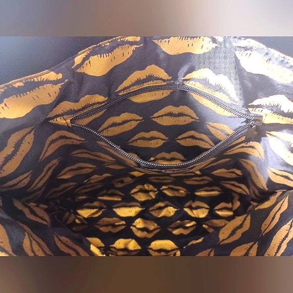 Bloomingdale's Black Quilted Tote Bag NWOT Factory Packed. - Picture 5 of 5